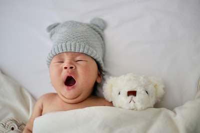 婴儿灰色针织帽
